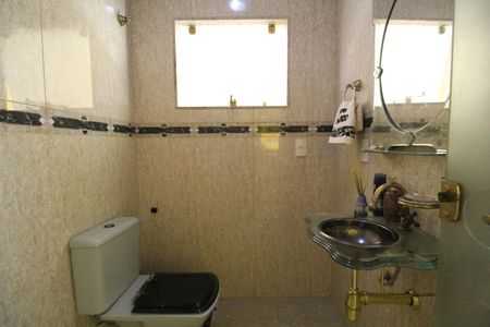 Casa de condomínio para alugar com 242m², 4 quartos e 1 vagaLavabo