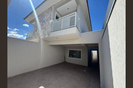 Casa à venda com 130m², 3 quartos e 3 vagasFoto 01