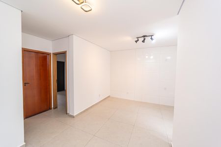 Sala/Cozinha de apartamento para alugar com 2 quartos, 61m² em Vila Granada, São Paulo