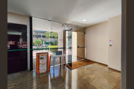 Apartamento à venda com 71m², 2 quartos e 1 vaga Apartamento à venda com 71m², 2 quartos e 1 vagaFachada e portaria