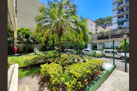Apartamento à venda com 71m², 2 quartos e 1 vaga Apartamento à venda com 71m², 2 quartos e 1 vagaFachada e portaria