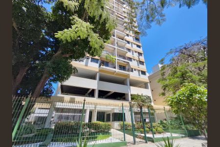 Apartamento à venda com 71m², 2 quartos e 1 vaga Apartamento à venda com 71m², 2 quartos e 1 vagaFachada e portaria