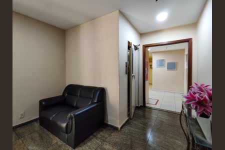 Apartamento à venda com 71m², 2 quartos e 1 vaga Apartamento à venda com 71m², 2 quartos e 1 vagaFachada e portaria