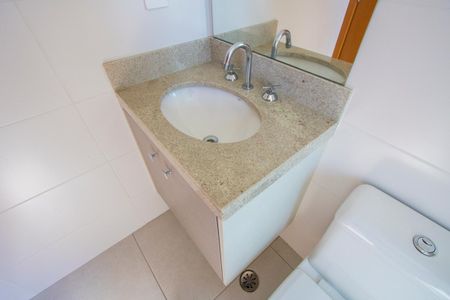 Apartamento à venda com 64m², 2 quartos e 2 vagasBanheiro do quarto 1