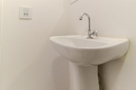 Studio para alugar com 33m², 1 quarto e sem vaga Studio para alugar com 33m², 1 quarto e sem vagaBanheiro Social