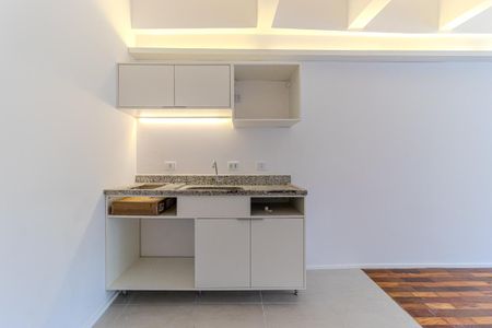 Studio para alugar com 33m², 1 quarto e sem vaga Studio para alugar com 33m², 1 quarto e sem vagaBanheiro Social