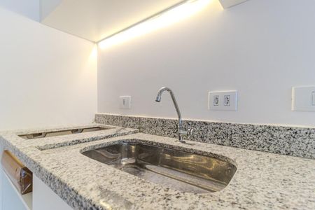 Cozinha de kitnet/studio para alugar com 1 quarto, 33m² em República, São Paulo