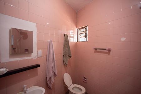 Casa à venda com 157m², 3 quartos e sem vaga Casa à venda com 157m², 3 quartos e sem vagaBANHEIRO