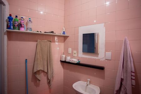 Casa à venda com 157m², 3 quartos e sem vaga Casa à venda com 157m², 3 quartos e sem vagaBANHEIRO