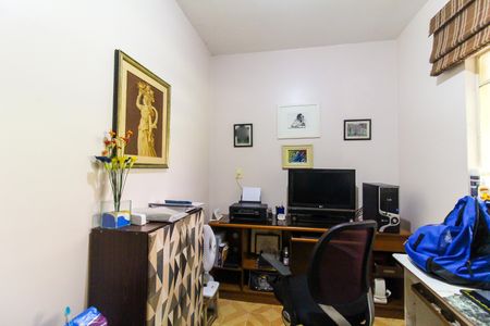 Casa à venda com 250m², 2 quartos e 1 vagaQuarto de Serviço