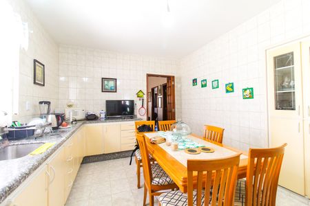 Casa à venda com 250m², 2 quartos e 1 vagaCozinha