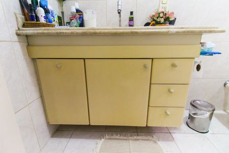 Casa à venda com 250m², 2 quartos e 1 vagaBanheiro