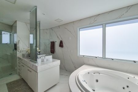 Casa de condomínio à venda com 464m², 4 quartos e 6 vagasBanheiro da Suíte 4