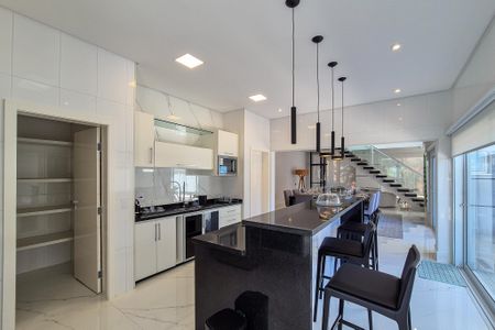 Casa de condomínio à venda com 464m², 4 quartos e 6 vagasCozinha
