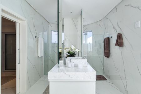 Casa de condomínio à venda com 464m², 4 quartos e 6 vagasBanheiro da Suíte 4