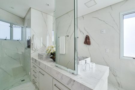 Casa de condomínio à venda com 464m², 4 quartos e 6 vagasBanheiro da Suíte 4