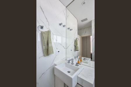 Casa de condomínio à venda com 464m², 4 quartos e 6 vagasBanheiro da Suíte 1