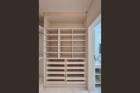 Casa de condomínio à venda com 464m², 4 quartos e 6 vagasSuíte 3