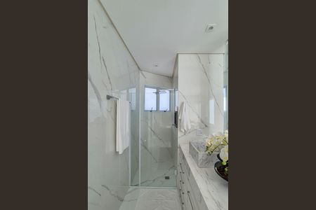 Casa de condomínio à venda com 464m², 4 quartos e 6 vagasBanheiro da Suíte 4