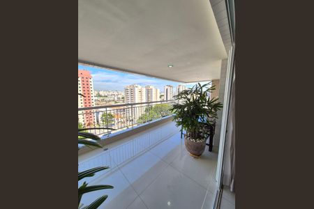 Apartamento à venda com 113m², 3 quartos e 2 vagasVaranda