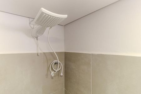 Banheiro de apartamento para alugar com 1 quarto, 27m² em República, São Paulo