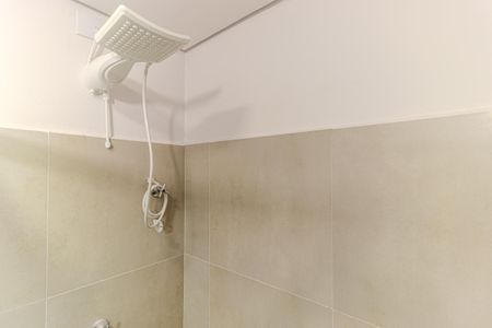 Banheiro Social de kitnet/studio para alugar com 1 quarto, 33m² em República, São Paulo