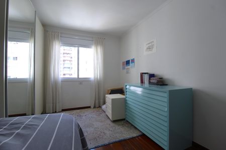Apartamento à venda com 212m², 4 quartos e 2 vagasQuarto 2 - Suíte