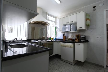 Apartamento à venda com 212m², 4 quartos e 2 vagasCozinha