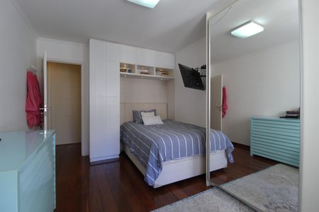 Apartamento à venda com 212m², 4 quartos e 2 vagasQuarto 2 - Suíte