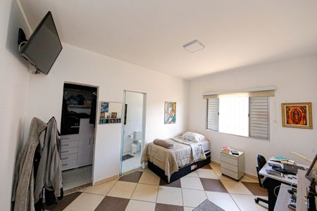 Casa à venda com 166m², 3 quartos e 2 vagasSuíte 2