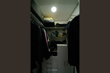 Casa à venda com 166m², 3 quartos e 2 vagasCloset Banheiro Suíte 2