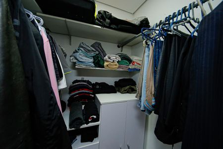 Casa à venda com 166m², 3 quartos e 2 vagasCloset Banheiro Suíte 2