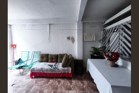 Casa à venda com 200m², 2 quartos e sem vaga Casa à venda com 200m², 2 quartos e sem vagaQuintal