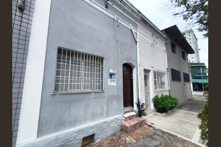 Casa à venda com 200m², 2 quartos e sem vaga Casa à venda com 200m², 2 quartos e sem vagaFachada + Plaquinha