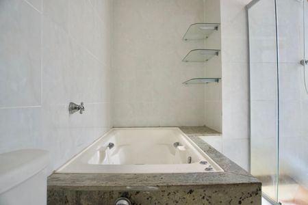 Apartamento à venda com 333m², 4 quartos e 3 vagasBanheiro Social