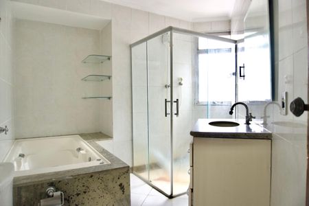 Apartamento à venda com 333m², 4 quartos e 3 vagasBanheiro Social