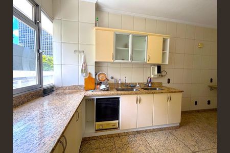 Apartamento à venda com 333m², 4 quartos e 3 vagasFoto 13