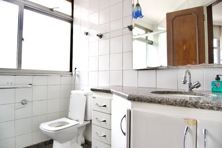 Apartamento à venda com 333m², 4 quartos e 3 vagasBanheiro da Suíte