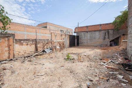 Casa à venda com 200m², 1 quarto e 5 vagas Casa à venda com 200m², 1 quarto e 5 vagasQuintal