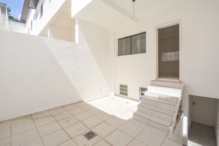 Casa à venda com 192m², 3 quartos e 4 vagas Casa à venda com 192m², 3 quartos e 4 vagasQuintal
