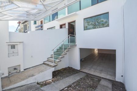 Casa à venda com 192m², 3 quartos e 4 vagas Casa à venda com 192m², 3 quartos e 4 vagashall