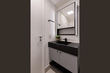 Banheiro Social de kitnet/studio à venda com 1 quarto, 30m² em Boa Vista, Porto Alegre