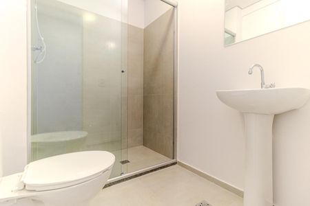 Banheiro Social de kitnet/studio para alugar com 1 quarto, 33m² em República, São Paulo