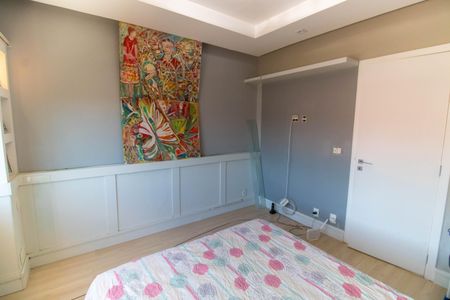 Casa à venda com 220m², 4 quartos e 2 vagas Casa à venda com 220m², 4 quartos e 2 vagasQuarto 1