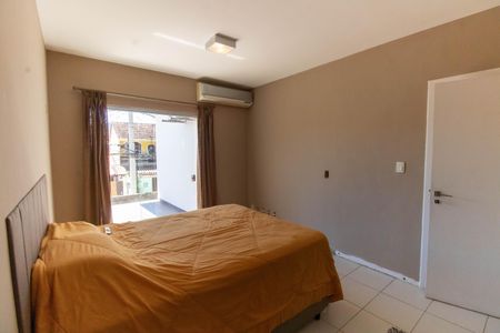 Casa à venda com 220m², 4 quartos e 2 vagas Casa à venda com 220m², 4 quartos e 2 vagasSuíte