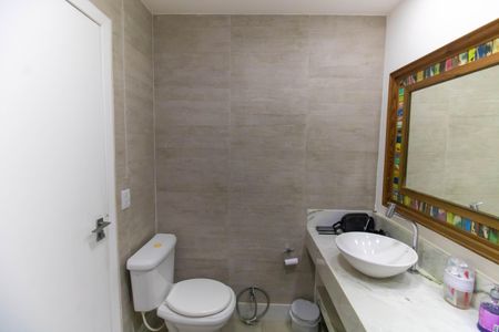 Casa à venda com 220m², 4 quartos e 2 vagas Casa à venda com 220m², 4 quartos e 2 vagasBanheiro da Suíte