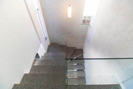 Escada de casa para alugar com 4 quartos, 220m² em Engenho do Mato, Niterói