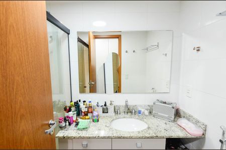 Apartamento à venda com 65m², 2 quartos e 1 vaga Apartamento à venda com 65m², 2 quartos e 1 vagaBanheiro da Suíte