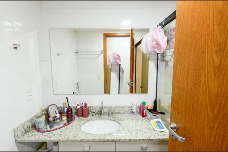 Apartamento à venda com 65m², 2 quartos e 1 vaga Apartamento à venda com 65m², 2 quartos e 1 vagaBanheiro Social