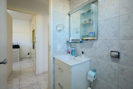 Apartamento à venda com 64m², 2 quartos e 1 vagaBanheiro Social